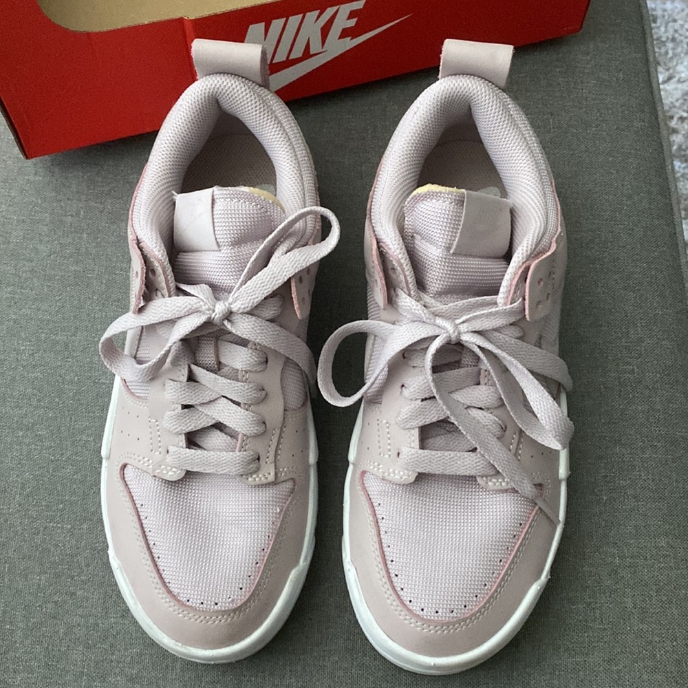Low dunk Nikes - Picture 2 of 4